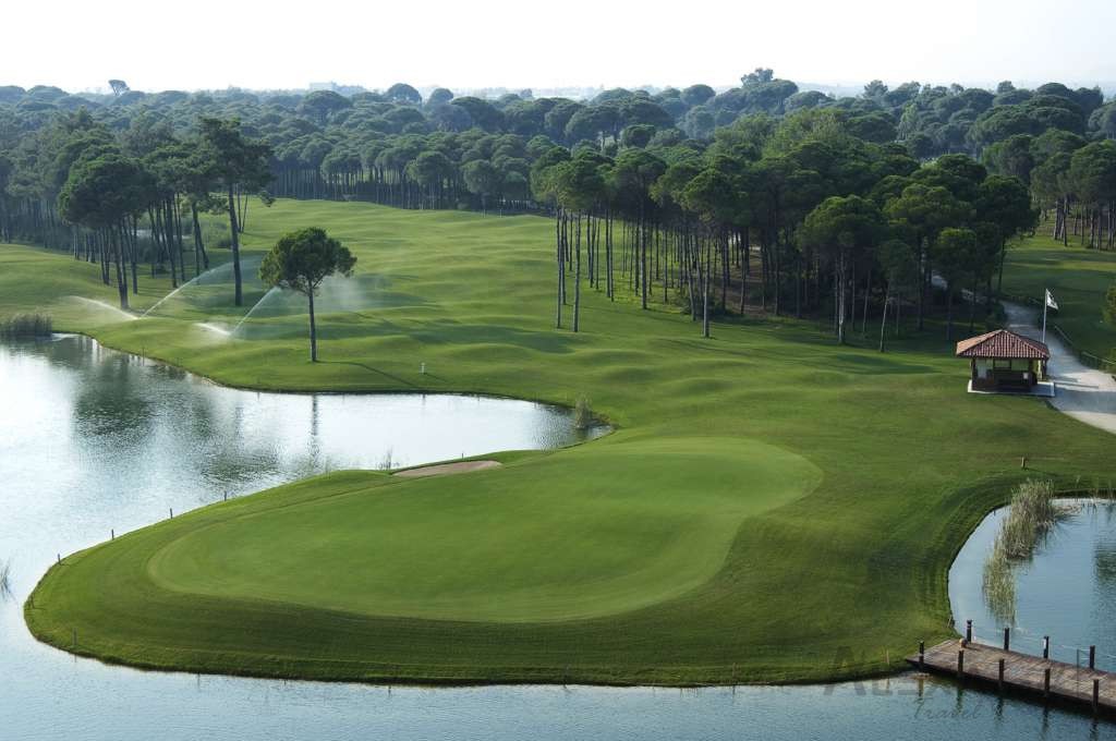 Fairway and green at Sueno The Dunes Course