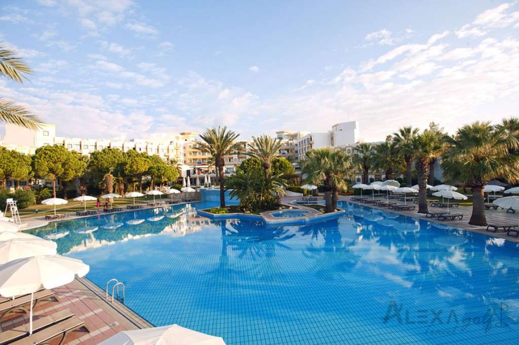 Main outdoor pool at Crystal Tat Beach