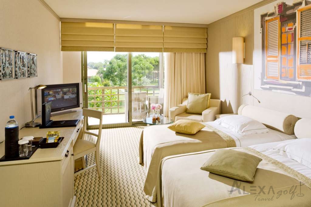 Twin guest room at Gloria Golf Resort