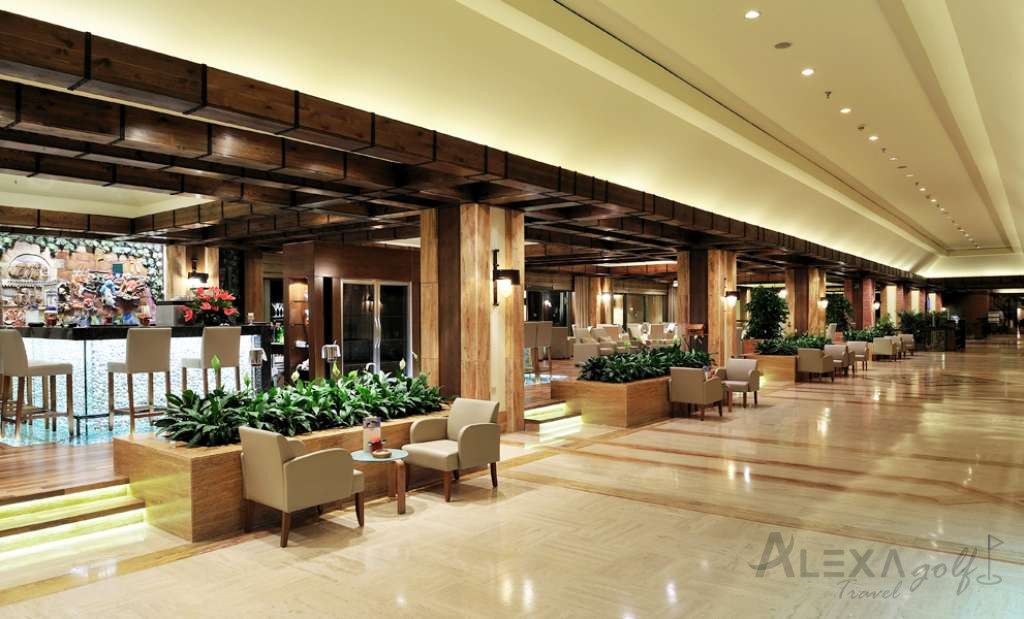 Lobby and lounge area at Gloria Golf Resort