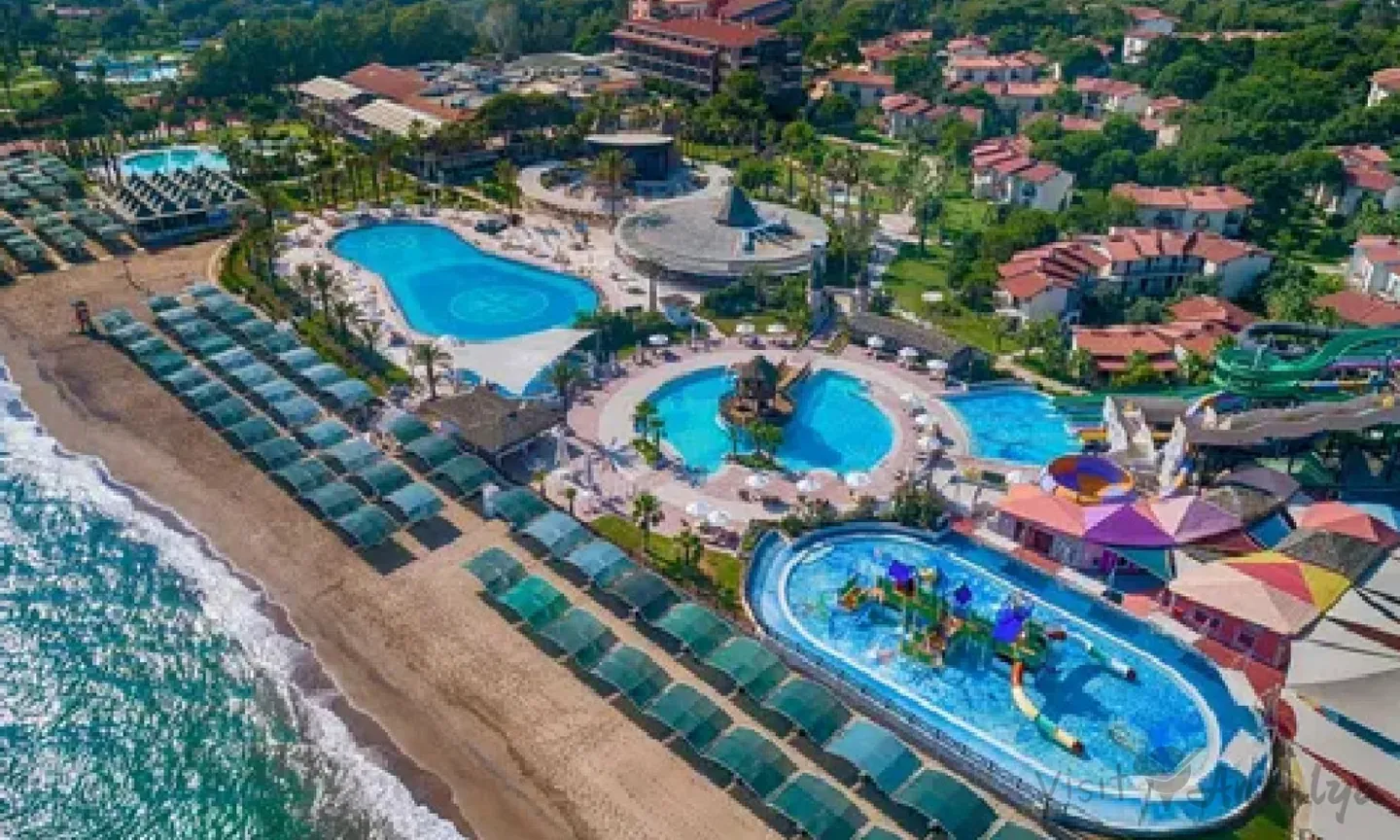 Papillon Belvil garden resort and swimming pool